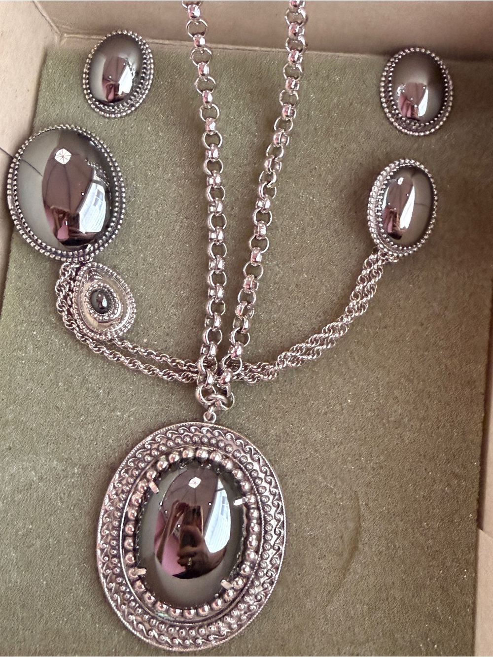 Vintage 1960s Signed Whiting & Davis Silver-Tone
Hematite Glass 4-Piece Jewelry